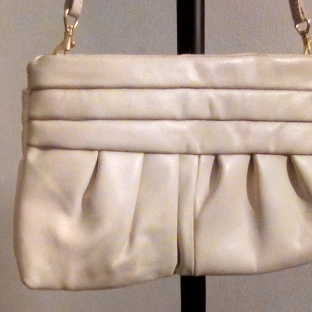 CREAM COLORED SHOULDER BAG